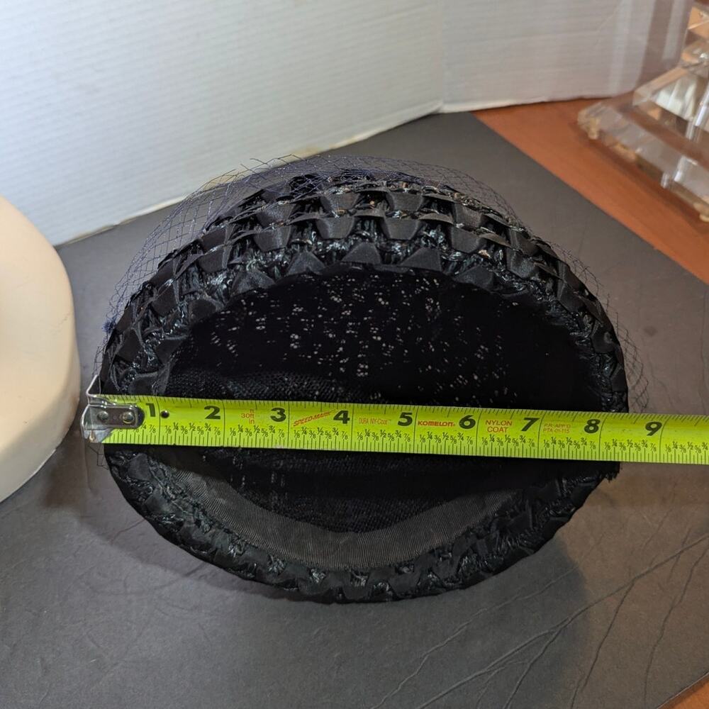 Vintage 50s Black Cellulose Woven Cloche Hat Veiled Mid-Century Mod MCM Bucket - Picture 6 of 6
